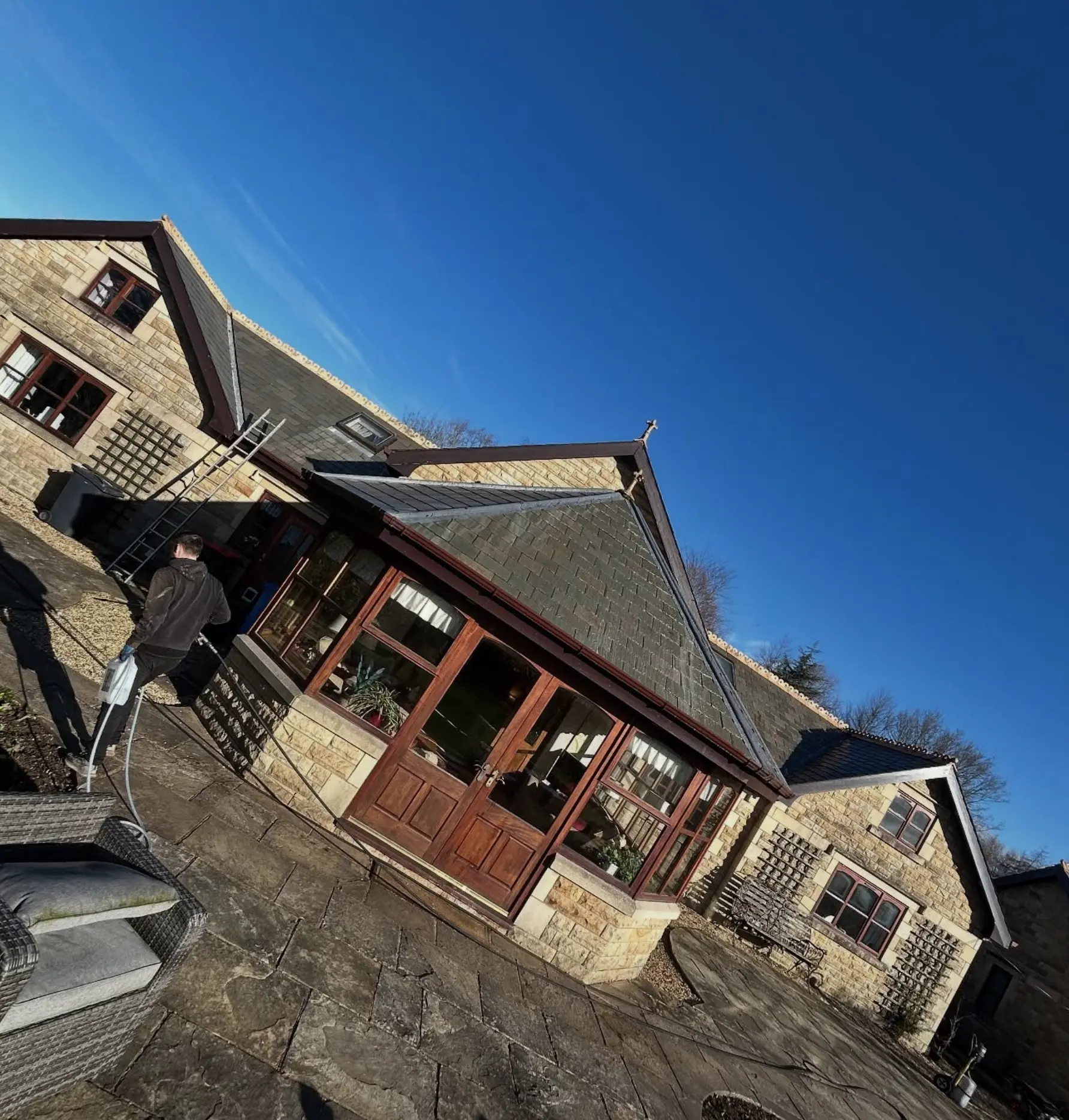 Bodega Enlatado | What are the risks of roof cleaning? Roof Cleaning Melbourne