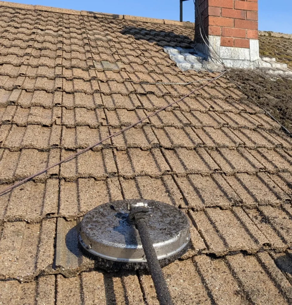 risks of roof cleaning
